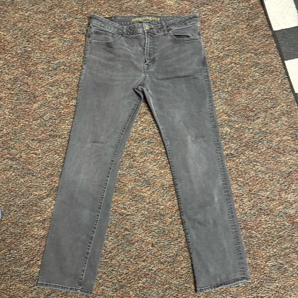AMERICAN EAGLE SIZE 36 x 32